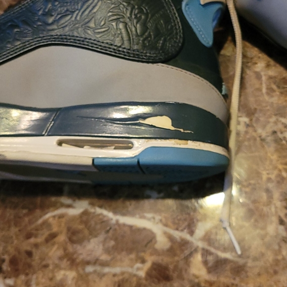 Jordan Two Sneakers (unisex) - Picture 4 of 6